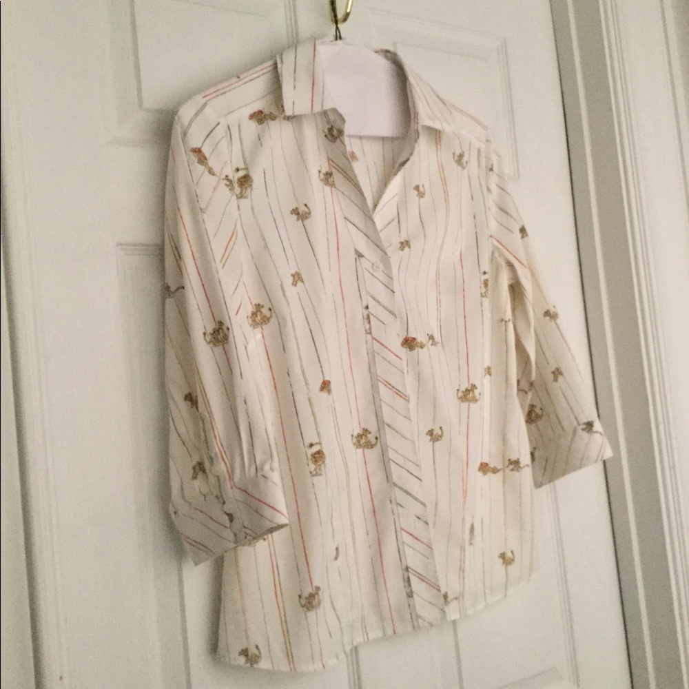 Chico,s collared 3/4 sleeve size 1, lion design
